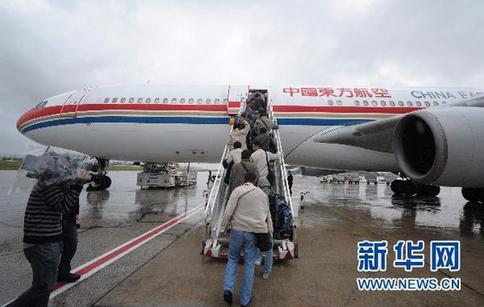 东航包机搭载从利比亚撤出中方人员从马耳他返程