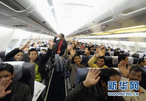 东航包机搭载从利比亚撤出中方人员从马耳他返程
