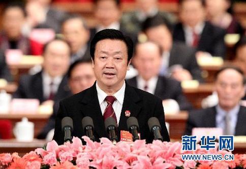 十一届全国人大四次会议举行第三次全体会议