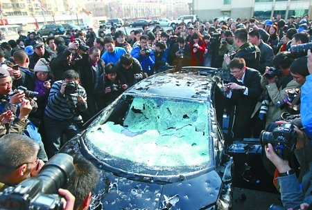 青岛车主因维权失败怒砸300万兰博基尼