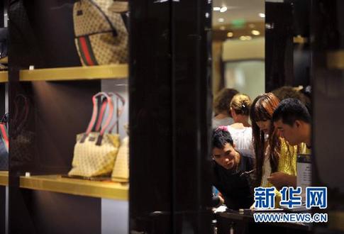 海南将开展离岛免税政策试点 聚焦三亚免税店
