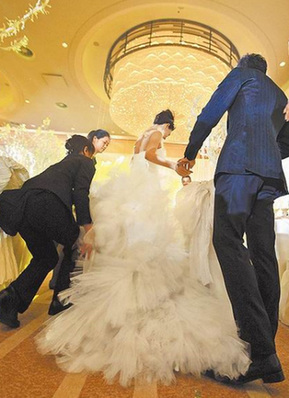台政论家批台媒大骂大汪婚礼：酸葡萄心理可悲
