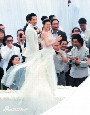 台政论家批台媒大骂大汪婚礼：酸葡萄心理可悲