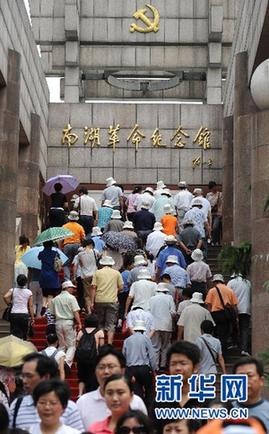 走红色线路 看红色经典 红色旅游渐入佳境