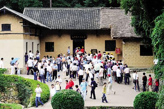 走红色线路 看红色经典 红色旅游渐入佳境