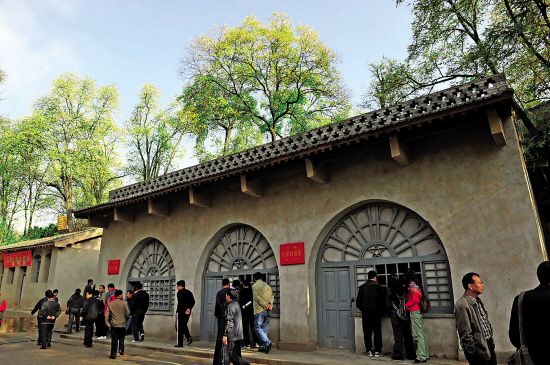 走红色线路 看红色经典 红色旅游渐入佳境