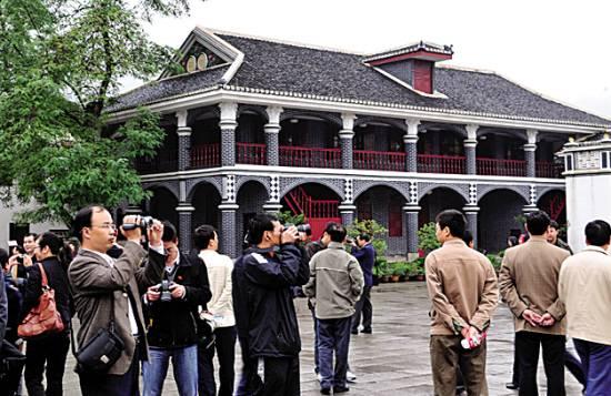 走红色线路 看红色经典 红色旅游渐入佳境