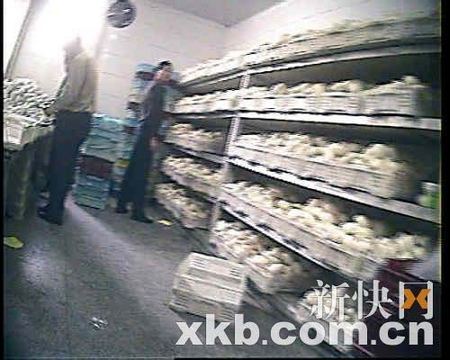 上海华联等超市多年售染色馒头 生产日期随便改
