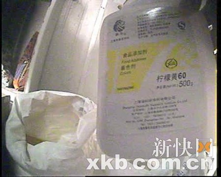 上海华联等超市多年售染色馒头 生产日期随便改