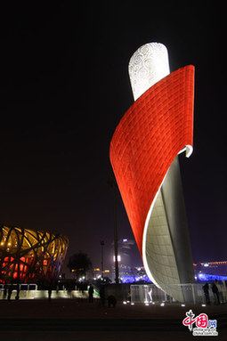 鸟巢火炬广场开放 奥运火炬再度“点亮”