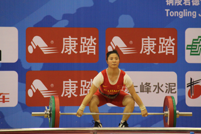 举重亚锦赛首日 中国女队狂揽六金