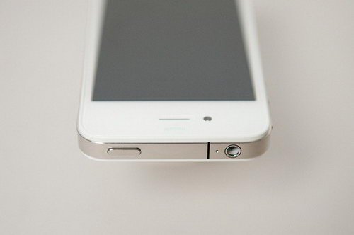 白色iPhone4凌晨香港突开售 众市民深夜排队
