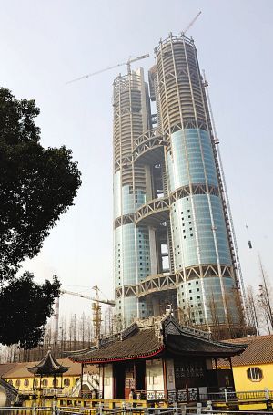 华西村9000万买两架直升机 接待游客
