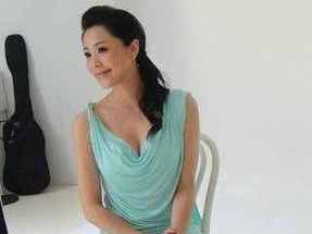 台湾美女议员“脱掉衣服”仍落空