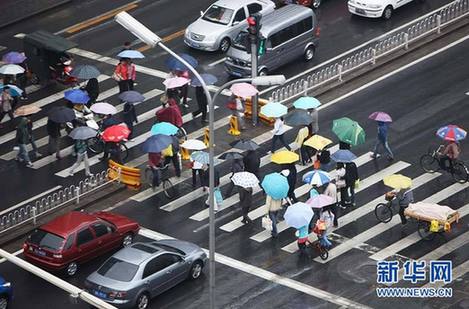 全国多地迎来强降雨天气