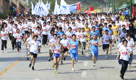 “好运荣成 赤山旅游杯”2011中韩日国际马拉松大赛开幕