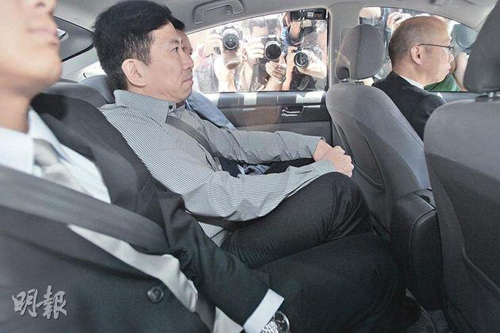 陈振聪赴警署报到拒答记者 脸挂苦笑心事重重