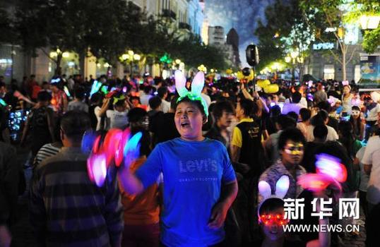 各地喜迎中国传统节日端午节
