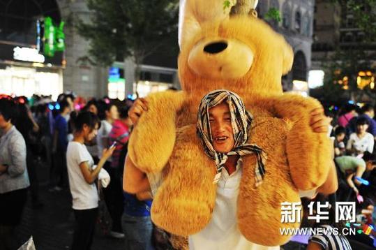 各地喜迎中国传统节日端午节