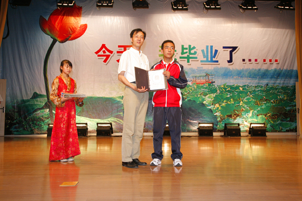 济南西藏中学藏族同学毕业