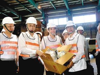 台湾各地同步销毁超286吨受塑化剂污染食品
