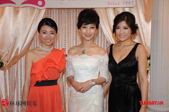 三代港姐冠军聚首 赵雅芝轻松抢镜