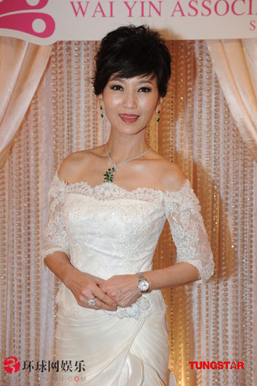 三代港姐冠军聚首 赵雅芝轻松抢镜