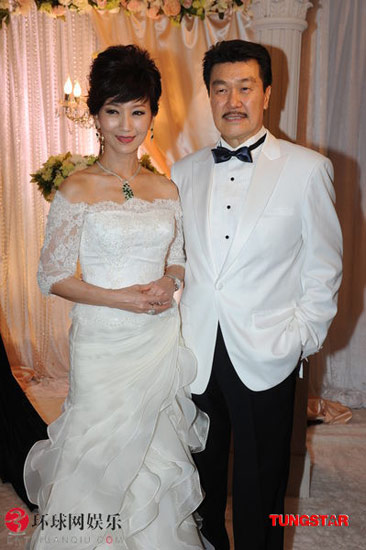三代港姐冠军聚首 赵雅芝轻松抢镜