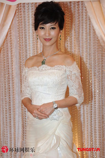 三代港姐冠军聚首 赵雅芝轻松抢镜