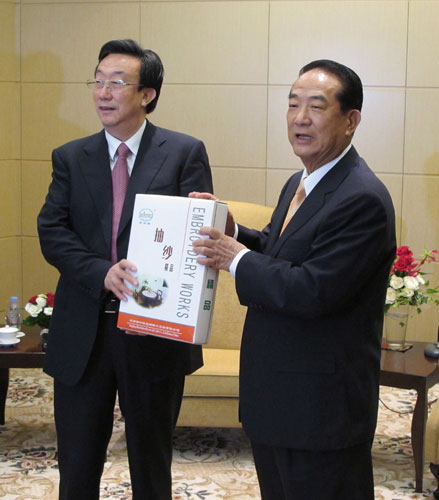 宋楚瑜宴郭庚茂叙乡情 自称是