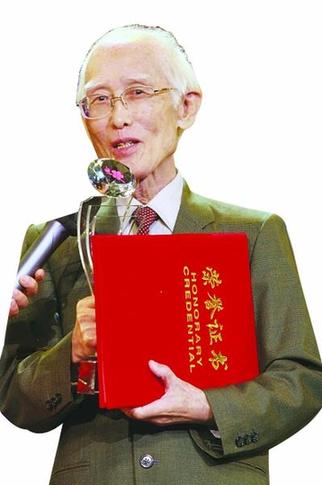 余光中回应“与李敖不和”:我对辩论没兴趣(图)