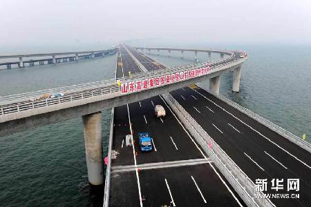 世界最长的跨海大桥青岛胶州湾大桥通过验收