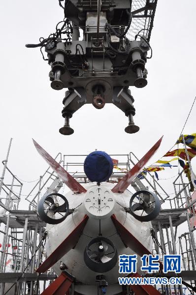 载人潜水器“中国蛟龙”起航 潜向5000米深海