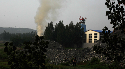 山东枣庄防备煤矿井下起火 28名矿工被困井下