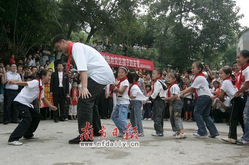 “公益达人”姚明