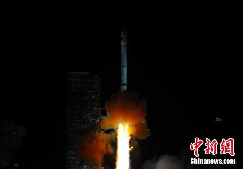 中国成功发射“天链一号02星”(组图)