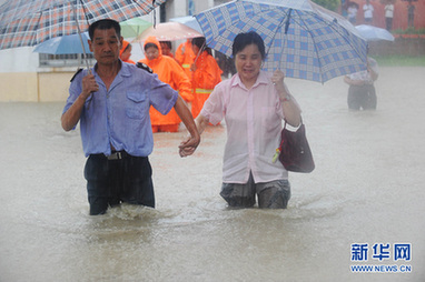 合肥突降暴雨 内涝严重(图)