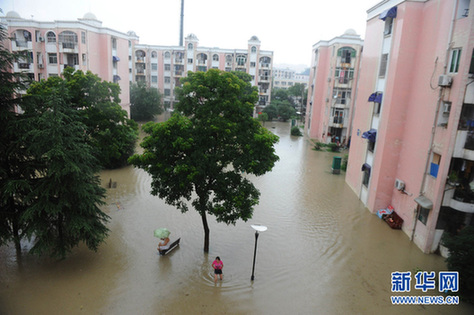 合肥突降暴雨 内涝严重(图)