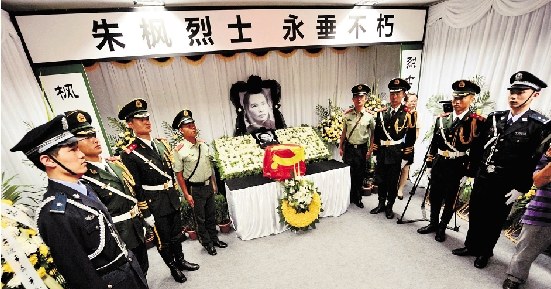 红色女特工60年后魂归故里 国家派包机接回(图)
