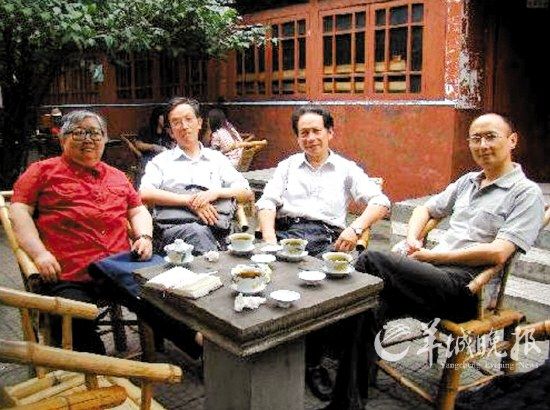 成都老妇7年参加19次听证会 被称