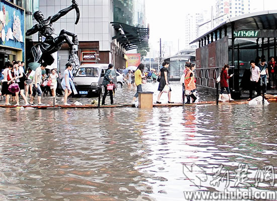 1个月来全国14座城市被淹