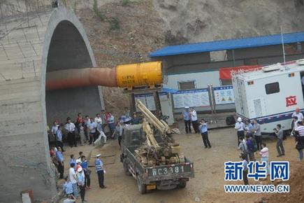 大连隧道坍塌生命救援:12名被困人员安全无恙