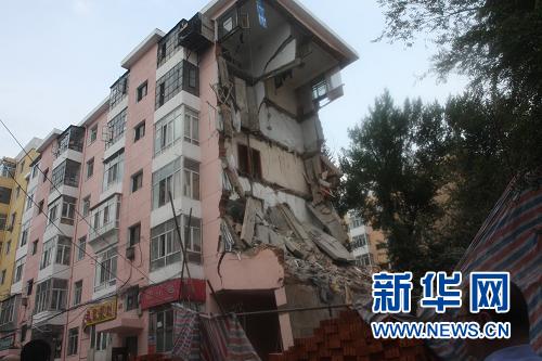 哈尔滨一住宅楼一侧发生垮塌 楼内居民已撤离