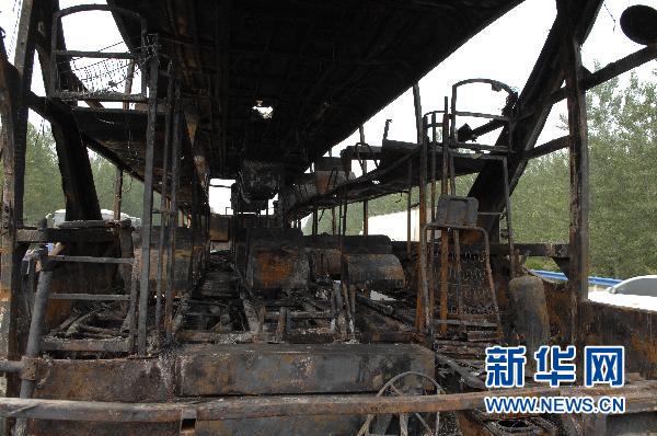 京珠高速起火客车严重超员 导致41死6伤(图)