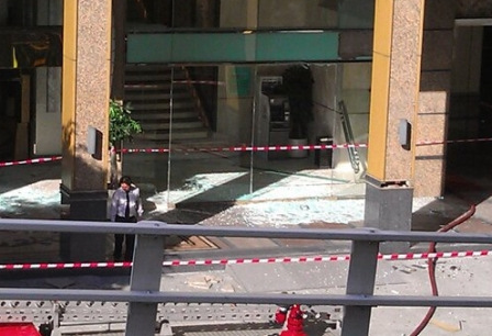 澳门酒店爆炸疑气体泄漏所致 正门多处玻璃被震碎