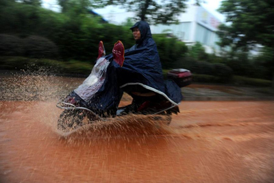 暴雨突袭长沙 部分路段被淹(图)