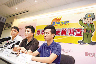 驻港部队形象良好 67%受访港人盼参军