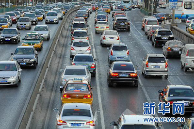 北京缓堵新政实施半年 汽车出行比例首次下降