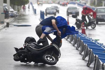 7日,台风梅花袭击江苏启东