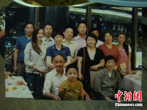 亲人眼中新科港姐：能吃苦又懂事的好孩子